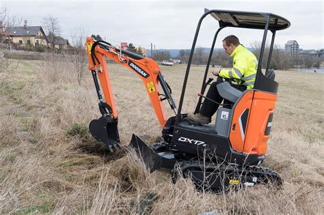 3000 lb mini excavator|small track hoes.